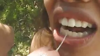 Genç, sevimli, sex porno arap kıllı ve susamış kedi