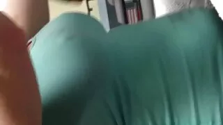 Alison aracta porno Tyler büyük bir horoz ile çalışır,