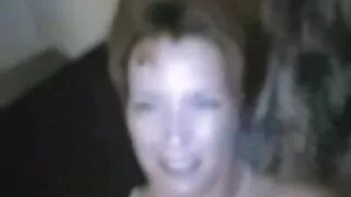 Kedi yeme eğleniyor sismanarapporno