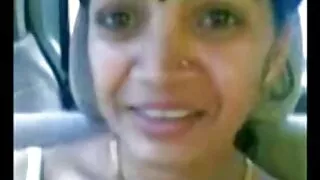 Büyük arabanın içinde porno memeli